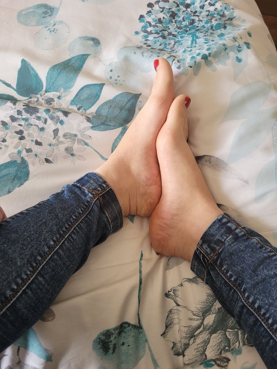 MFootylicious's tweet photo. #feetselfie #feetworshi̇p #feetfetish #feetporn #sexyfeet #feetlove https://t.co/CYUJgfZWPe