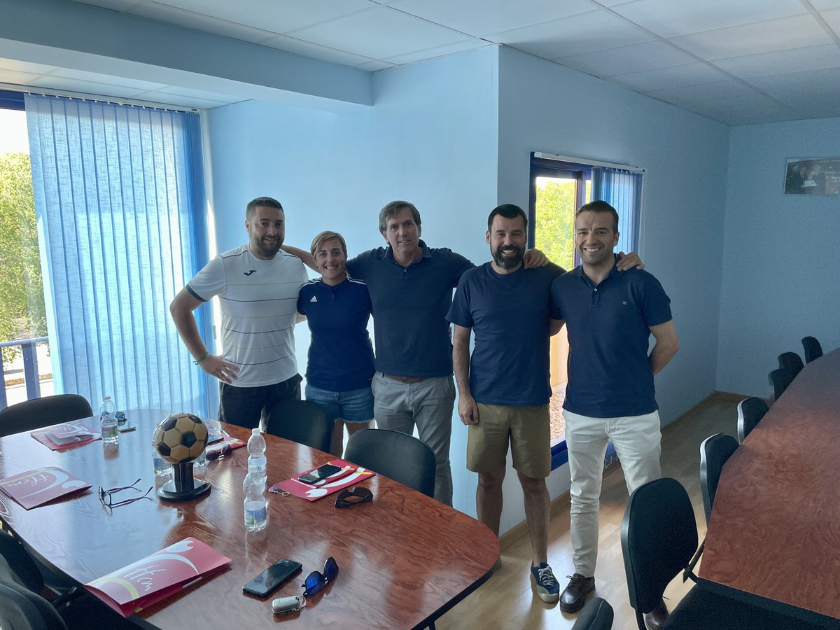 FFCM_es's tweet photo. 📰 NOTICIA |

▶️ Renovación en el cuerpo técnico de las selecciones de #fútbolplayaCLM

🆕 Jornadas de Captación para la #selecciónCLM en varias categorías

ℹ️ Toda la información, 🔗 https://t.co/l4fbtpz9u2

🖥 https://t.co/HxpFguvFyE
📲 #appFFCM 

#somosCLM #fútbolplayaCLM https://t.co/Q8VELLoRUN
