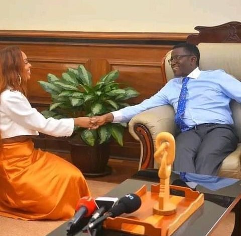 The Katikilo of buganda received <a href="/SpiceDianaUg/">𝐒𝐏𝐈𝐂𝐄 𝐃𝐈𝐀𝐍𝐀</a> 's invite to her EP release part at cubana bar this Thursday.