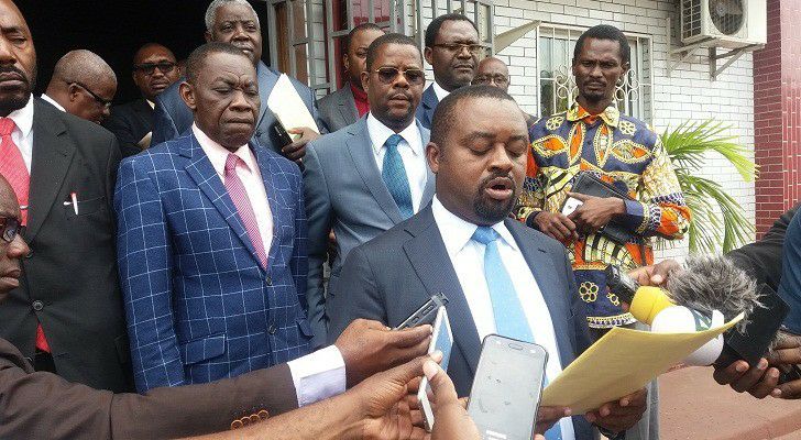 pahedipoula's tweet image. #6EBIMA Et hop,Lambert Noël Matha interdit la marche anti armée francaise au #Gabon. 
Ils veulent donc d'abord marcher contre les bidasses français🇫🇷 au Gabon🇬🇦, mais pas contre leur langue et leur fric imposés et utilisés au Gabon. FCFA et Français. Gérard Ella Nguema OUBIYOU?