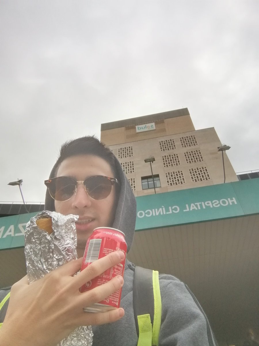 21Terradillos's tweet photo. @guillepibedale @Ganchito67 consiguiendo desayuno cortesía del hospital de Zaragoza... https://t.co/7t2o8fRrZD