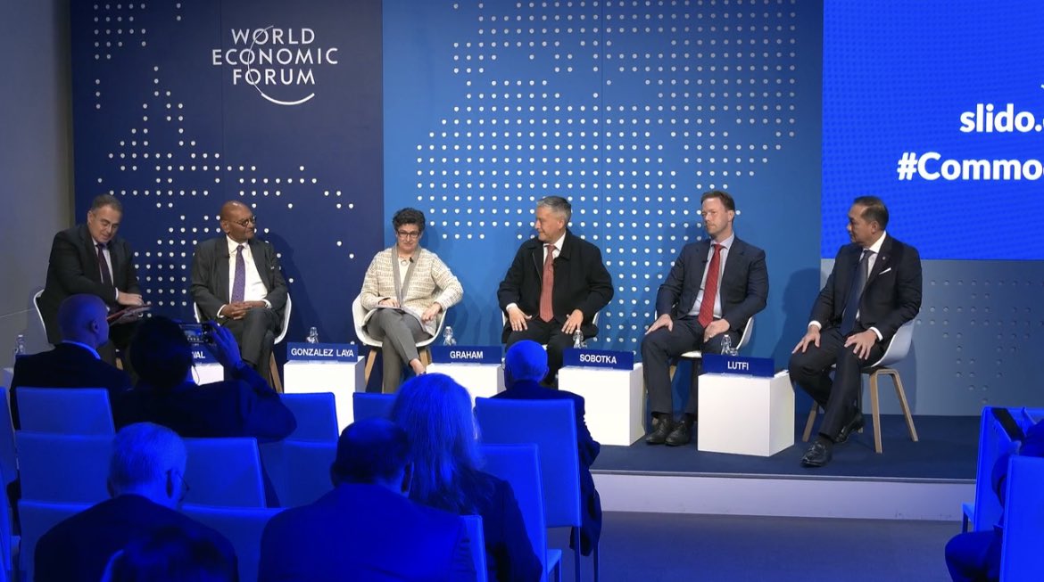 AnilAgarwal_Ved's tweet photo. Namaste Davos 🇨🇭 
I believe that our youth possesses the entrepreneurial energy &amp; creativity to truly transform our world in the coming years. 
Spoke at @wef about their technology-driven solutions, rooted in sustainability, that will pave the path for a better tomorrow! #wef2022 https://t.co/TqJl9WIppu