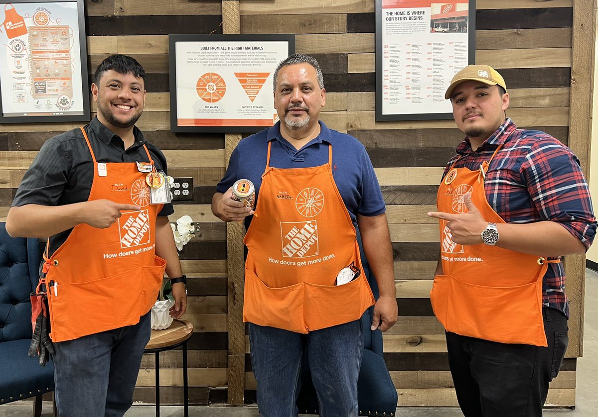 Congratulations 🎊 Alfredo on your 1 year anniversary! Thank you for all you do! <a href="/DianaSundermann/">Diana Sundermann</a> @OscarM_8523 <a href="/Dalton8523/">Dalton8523</a>