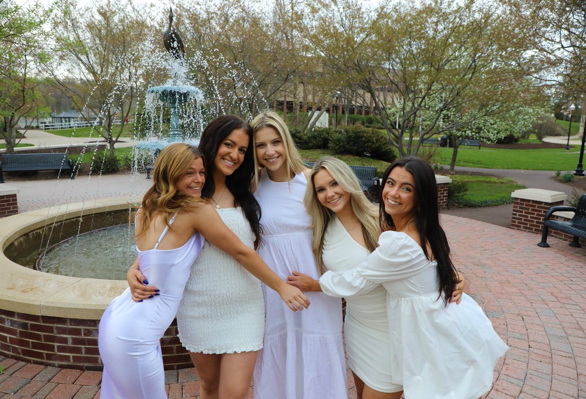 BloomsburgU's tweet image. &quot;It’s times like these I wish I had a time machine and could hit replay. It’s a bittersweet moment, sitting down, and taking everything in.&quot; 💛🎓🐾➡ bit.ly/3yITUvW #BUClass2022 #Husky4Life #BloomOnward #blog