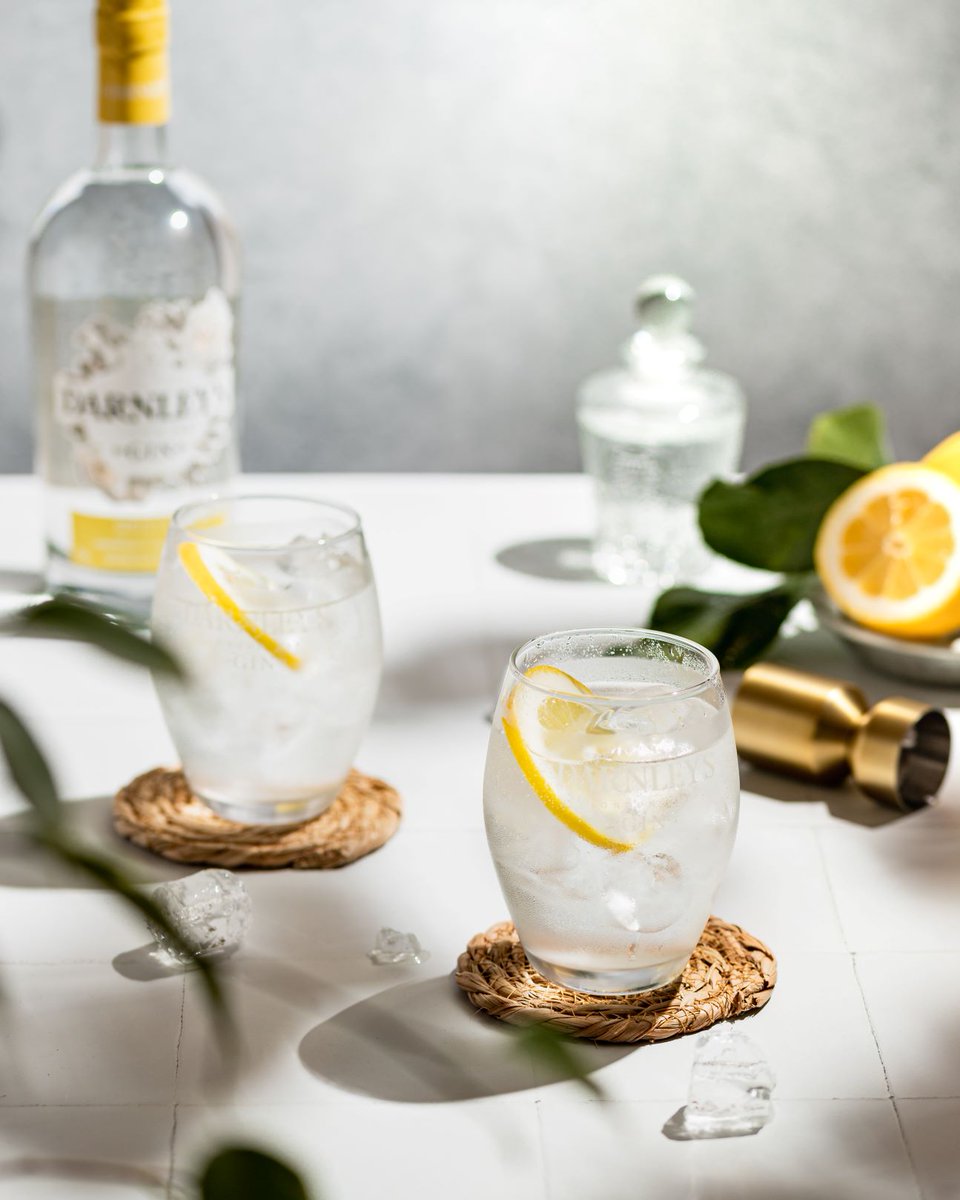 Let’s get zesty! 🍋 Enjoy the Original perfect serve this summer. Simply add premium tonic water and garnish with a wheel of lemon for a light, floral and citrus G&amp;T.
