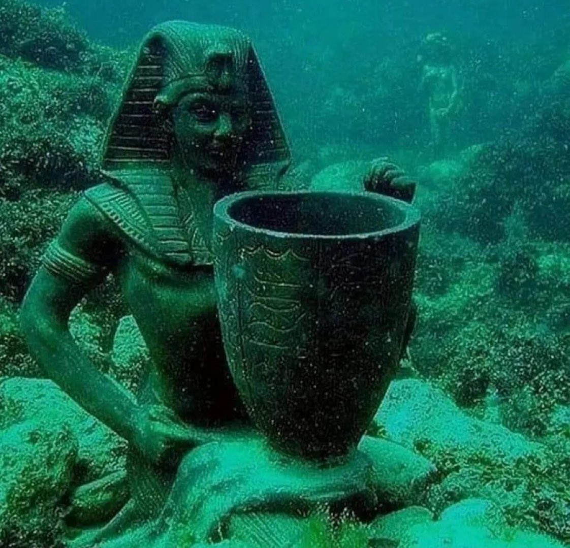 İskenderiye’de bulunan batık “Kleopatra Tapınağı”

🏛Mısır