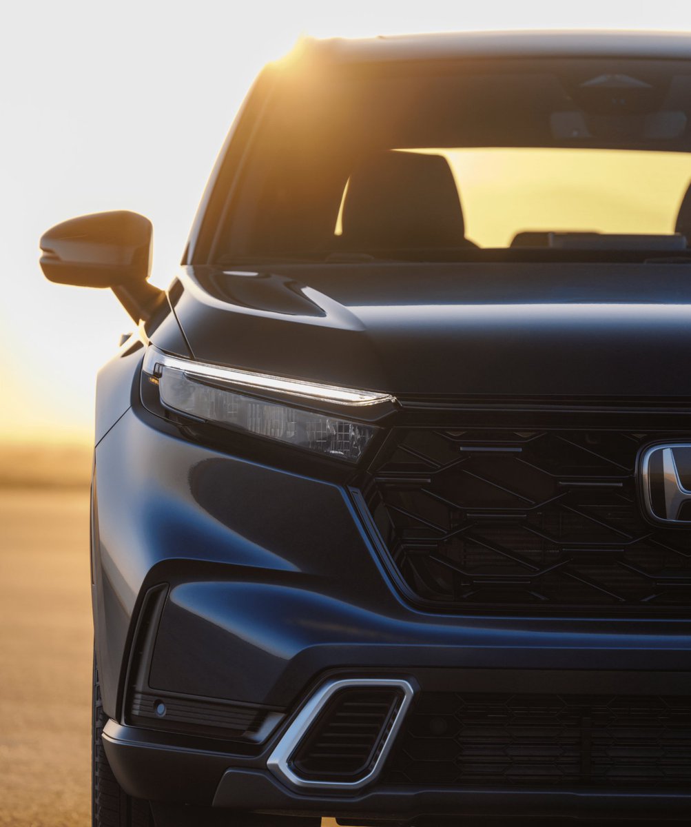 Rugged, meet sophisticated.

Stay tuned for more information on the all-new 2023 #HondaCRV Hybrid.

Learn more: automobiles.honda.com/future-cars/20…