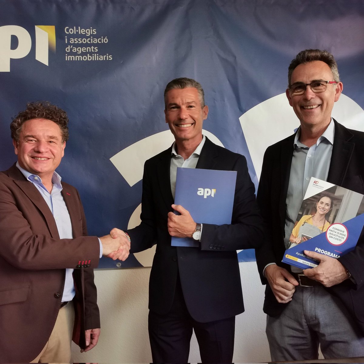 apilleida's tweet image. API Lleida té signat un acord per impulsar els ajuts europeus del Kit Digital.

Si vols més informació truca al 973242948 i t&apos;assessore&apos;m. 

#apiLleida
#semprealdia
#kitdigital