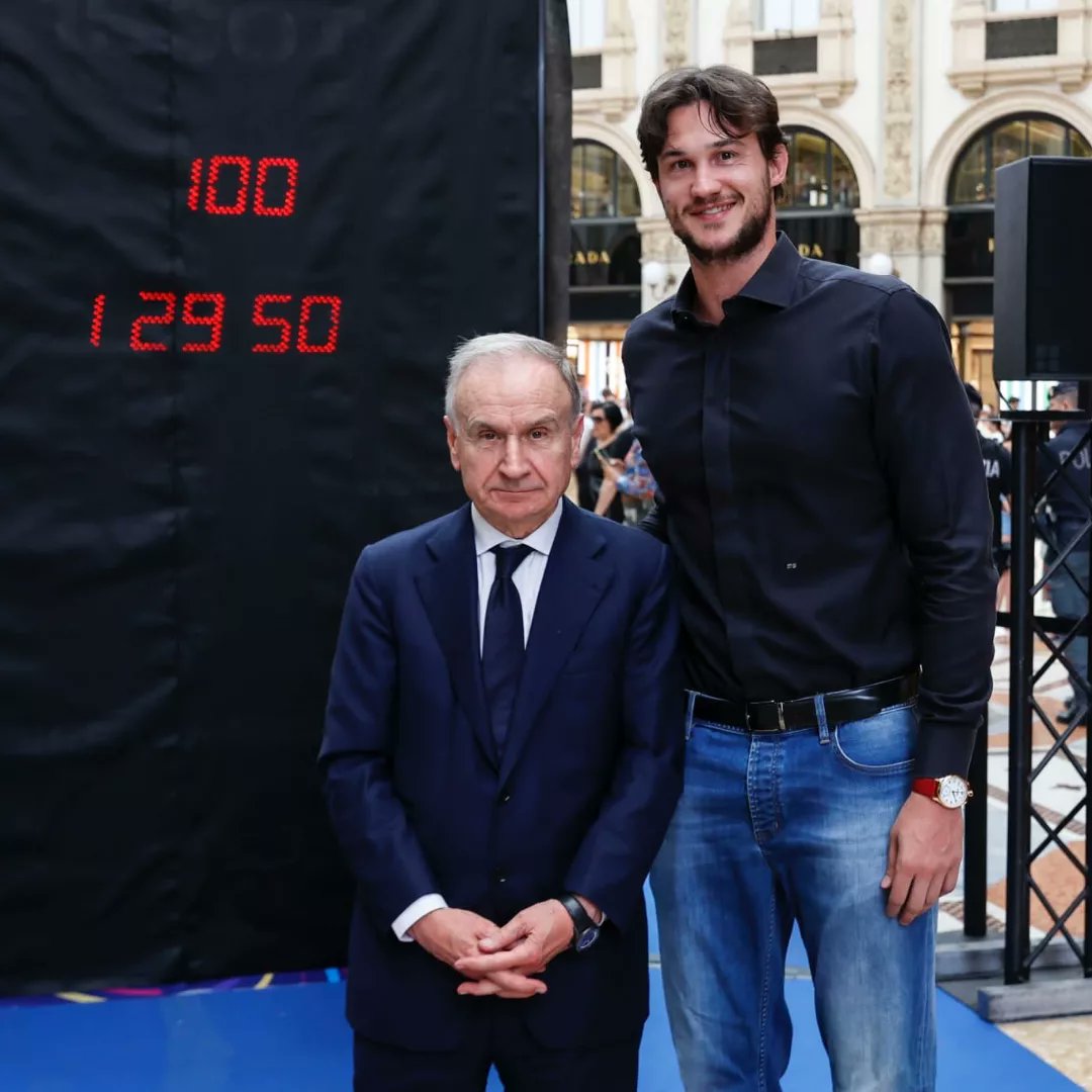 gallinari8888's tweet photo. ⏳ Mancano 100 giorni all'#Eurobasket.
100 giorni per trovare la migliore forma di noi stessi.
100 giorni per trasformarci in una famiglia.
100 giorni per sognare insieme. A casa nostra. 
🏀 Forza @italbasket: mancano 100 giorni al nostro sogno azzurro!

#Italbasket #FIBA https://t.co/hsy71EpQPd