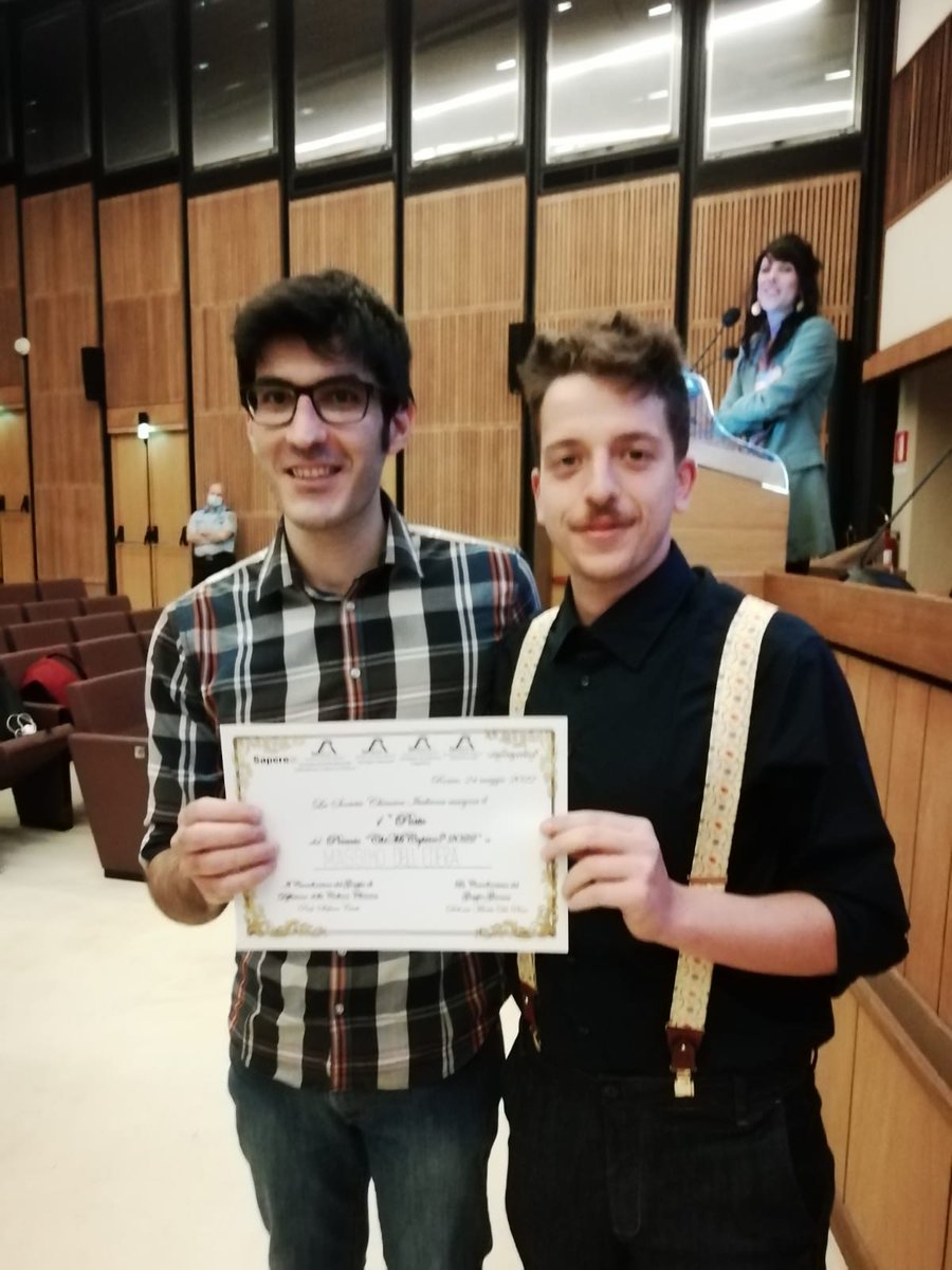CnrIpcf's tweet photo. Il concorso #chimicapisce di @scicultura si è concluso oggi, e il nostro @massimodellede1 si è aggiudicato la vittoria con il talk "Nanomateriali per applicazioni fotocatalitiche"!🏅🏆
Le presentazioni sono disponibili su: https://t.co/MNWGSKPJ9j
1/2 https://t.co/PZgJtRZ3Pu
