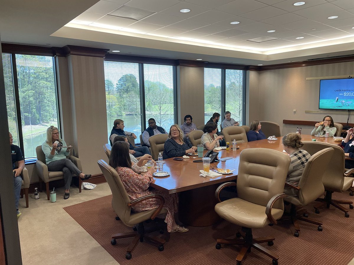kwinsgroup's tweet photo. Ain't no party like a KWIG pizza party. 🍕🎉

#insurance #insuranceagent #commercialinsurance #companyculture https://t.co/R53rqMrRG3