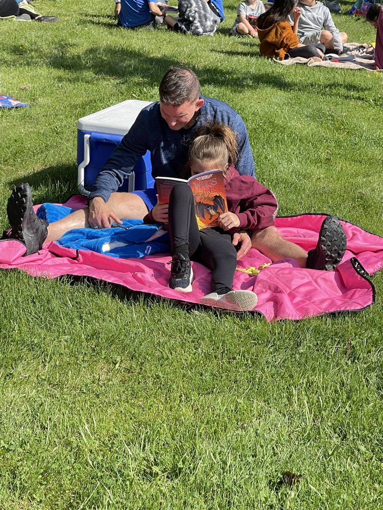 BCSDKidder's tweet photo. More Literacy on the Lawn #Kidder #KidderPRIDE #ReadingRocks https://t.co/y0WKCXoOZb