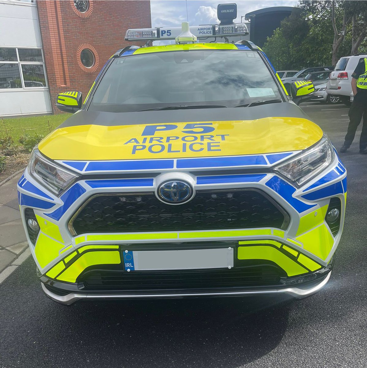 esmarkfinchirl's tweet photo. Great to see the first Toyota Rav 4 joining the @DublinAirport fleet. We think it looks well and it’s enviromental credentials are significantly than its predecessor without any compromise on the functionality.
#Toyota #Dublin #wrapp #wrapping https://t.co/M86PxTOFos