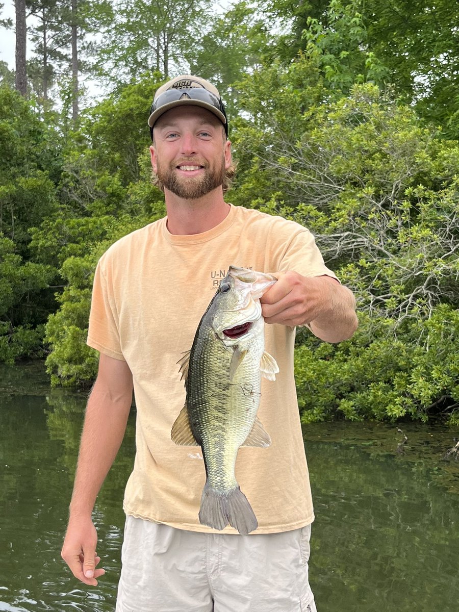 CoachHump37's tweet photo. Bustin Bass with @CraigGibson_MU this morning on the big water!! @MercerBaseball @BassProShops @bassmaster #fishON #winnersWIN https://t.co/9xNeTeH4C3