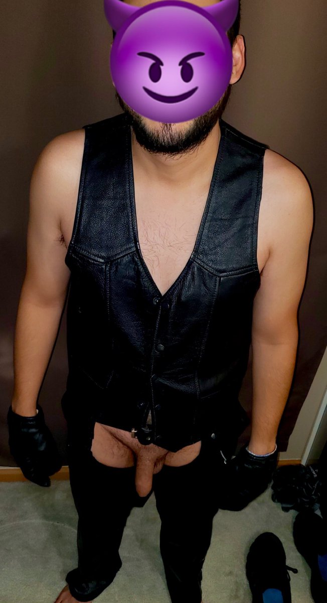 JML2790's tweet photo. Haven’t posted in a while so here’s me with some leather. 😜😈 https://t.co/LWhBLjz0Ki