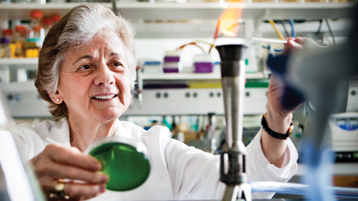 UMDscience's tweet photo. An algorithm created by @umiacs/@UMDCBCB Distinguished University Professor @DrRitaColwell could save millions of lives by predicting the spread of infectious diseases.
Read about this algorithm and its potential impact via @UMDResearch: https://t.co/Z2P6uvEfXR #TerpsKnowScience https://t.co/g4nIVDuPIV