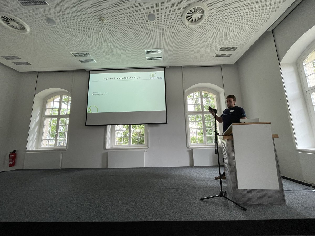 snoopotic's tweet photo. Weiter geht‘s zum #devdaydd mit dem Thema „signierte SSH-Schlüssel“ von Jiří Kraml. https://t.co/UkfcXkbvjj