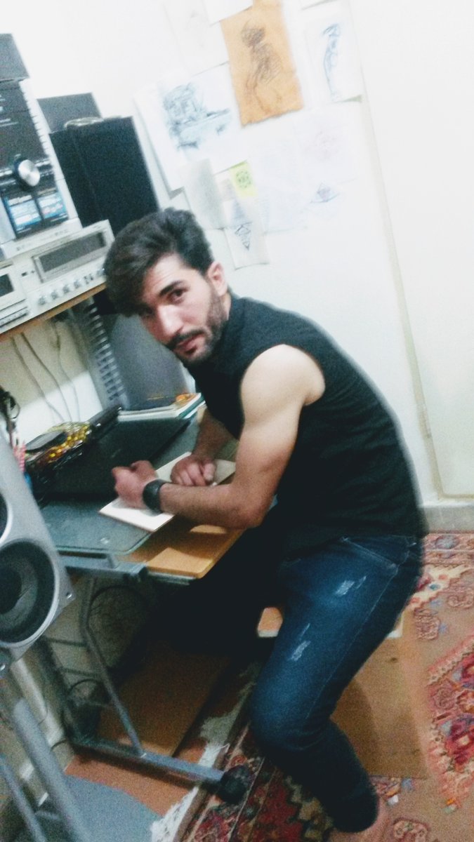 Joshua__303's tweet photo. This photo I had a strange weather two years ago. I quickly opened the design office and started designing. My mother came to my room and said I want to take a picture of you. #ArtetaOut #mamazala       The night 
 #ArtemWing                      was very valuable. https://t.co/jnh5NOZMnm