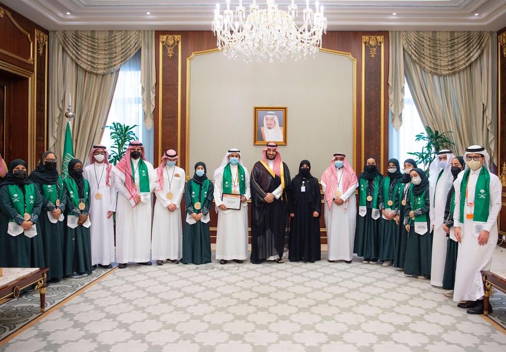 SaudiNews50's tweet photo. ولي العهد الأمير محمد بن سلمان يستقبل الموهوبين والموهوبات الفائزين في معرض آيسف 2022 .

- https://t.co/yp1tFRkegs