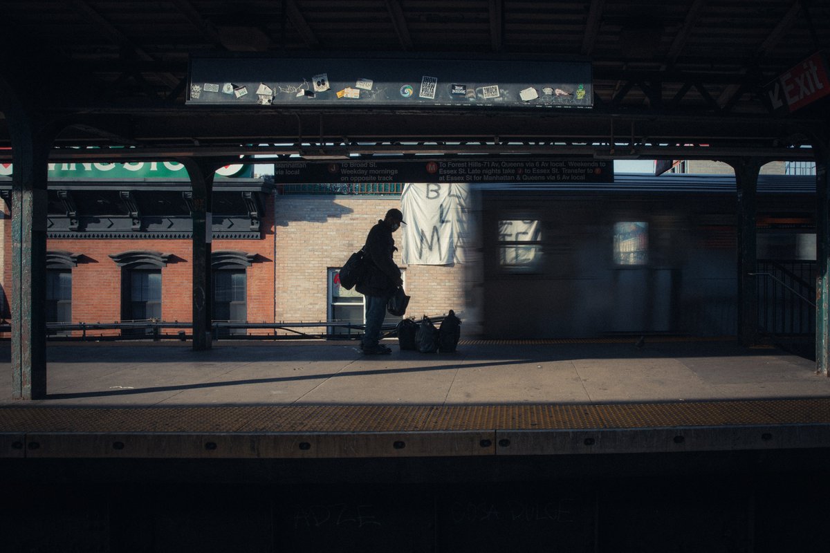 billydeee_'s tweet image. In a New York minute