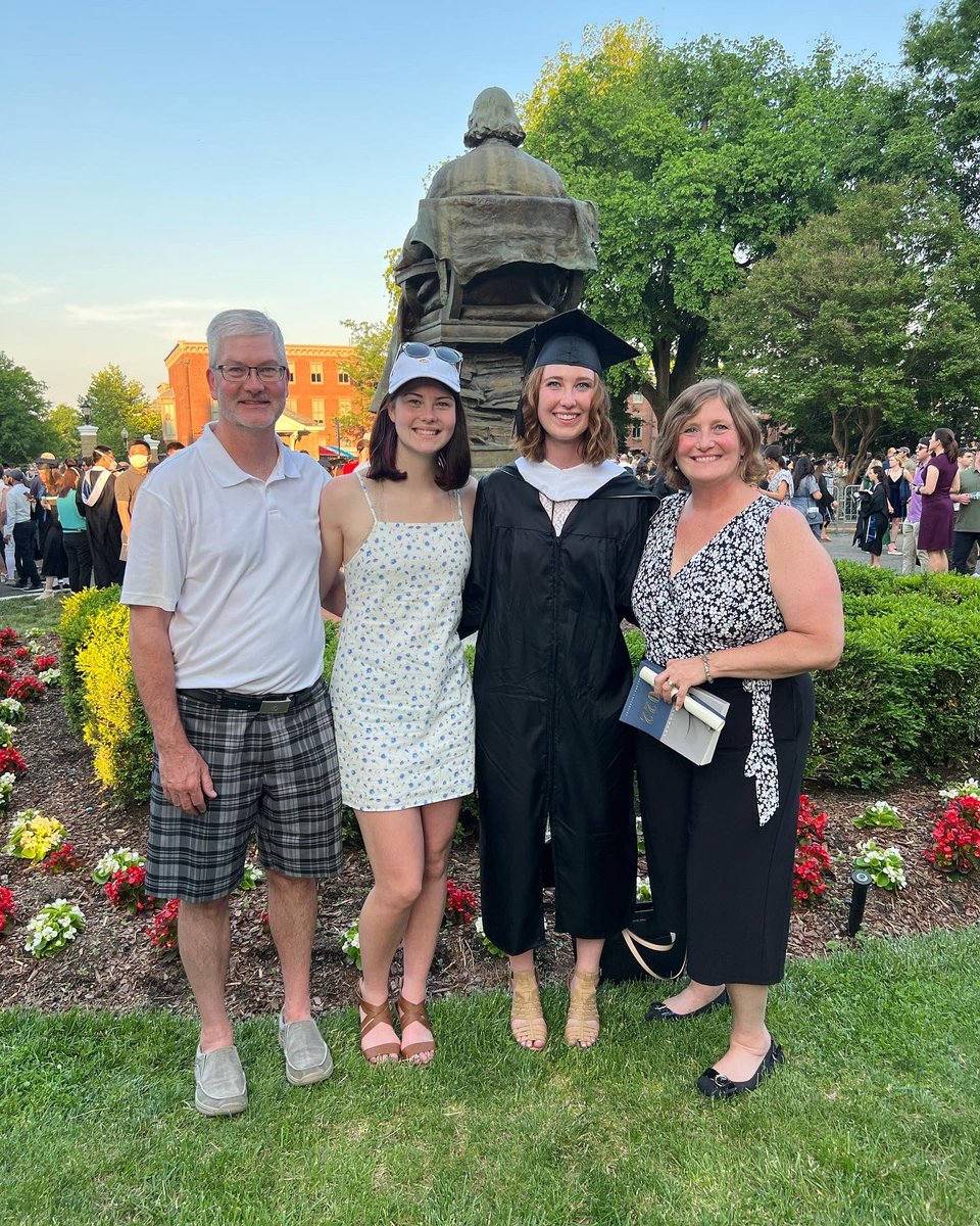 ColleenSDoc's tweet photo. This weekend I graduated from @georgetownsfs with my MA in German and European Studies. A huge thanks to my colleagues at @EuropaSaxa and @GeorgetownURP for making this grad school experience exceptional - excited to continue my work in #economictransformations and #cities https://t.co/8k6Zi7VTpJ