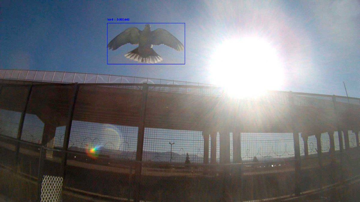 Laatste spreker op #OSLO1O! <a href="/driesdepoorter/">Dries Depoorter</a>, een artiest van wereldformaat die thema's als privacy, AI, bewaking &amp; social media behandelt. Er zijn nog enkele plaatsen vrij op 3 juni in de @Handelsbeurs  in Gent. 
👉vlaanderen.be/digitaal-vlaan…