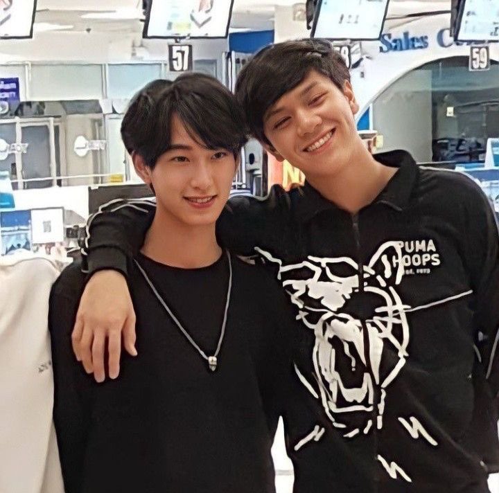 banana16823's tweet photo. 手還是喜歡放在你的肩膀上 https://t.co/XCtisEz6Ck
