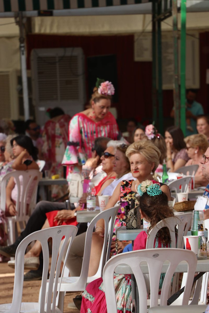 OLESOL_DUBLIN's tweet photo. Some photos from #Feria2022 de #Córdoba, a celebration of #flamenco and its rich tradition and culture. The display of Andalusia's traditional music, dance and dress is something to behold..💃🐎🎡 #Spanishlanguageandculture #feria #sevillanas #oleschooloflanguages #olesol https://t.co/3rByiPDEZZ