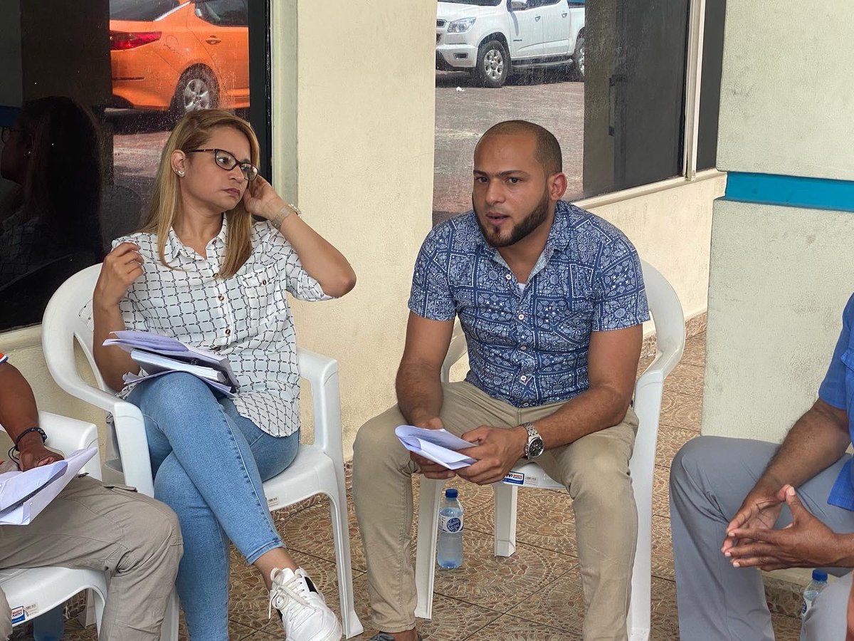 Facilitadores de la Escuela de Formación Política de DxC inician jornadas de capacitación en el municipio de Santo Domingo Este. #PartidoDxC #partidodominicanosporelcambio