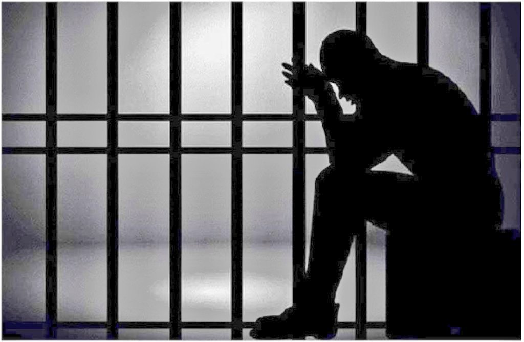 पो.स्टे.मानोरा येथे दाखल अल्पवयीन मुलीवरील अत्याचार प्रकरणातील आरोपीस rape  कायद्यांतर्गत '10 वर्षे कारावासाची' शिक्षा झाली आहे. बलात्कारासारख्या गंभीर गुन्ह्यातील '02 दिवसांतली ही दुसरी शिक्षा' आहे हे विशेष.
#Justice
<a href="/IPS_Bachchan/">Bachchan Singh</a> @digp_range <a href="/DGPMaharashtra/">महाराष्ट्र पोलीस - Maharashtra Police</a> <a href="/InfoWashim/">जिल्हा माहिती कार्यालय वाशिम</a>