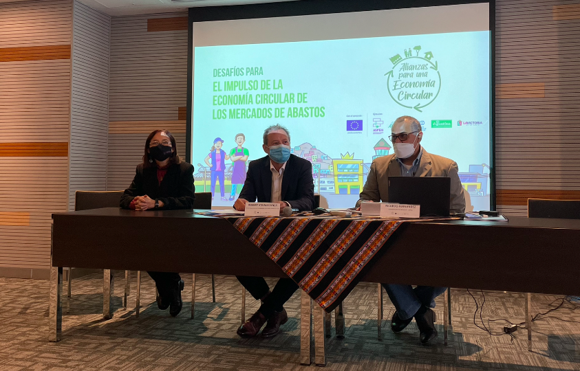 ASPEmPeru's tweet photo. Comenzamos el evento "Desafíos para el impulso de la economía circular de los mercados de abastos" donde se iniciará el diálogo con ponentes de la @UEenPeru #ADECATC y #FENATM 
#AlianzasParaUnaEconomíaCircular ♻️
#ASPEmPeru https://t.co/I8UZgtYVAG
