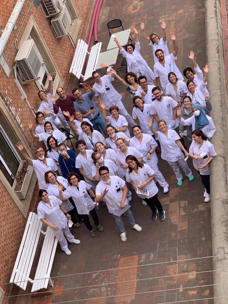 APClinicBCN's tweet photo. Avui han finalitzat la residència en @JoseGuerreroPi1 i la #RosannaBishop. Com vosaltres mateixos heu dit, han estat 4 anys intensos, en els que hem tingut el plaer de treballar plegats. No és un "adéu" sinó un "fins molt aviat"!! Molta sort!!! https://t.co/kFqAoA9cGc