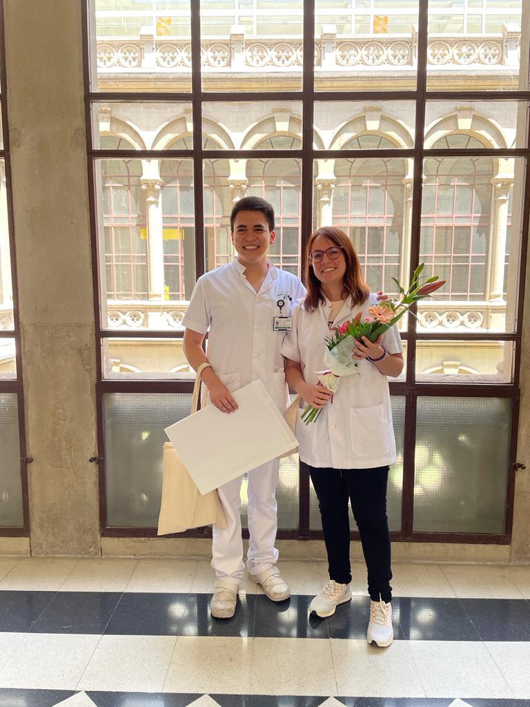 APClinicBCN's tweet photo. Avui han finalitzat la residència en @JoseGuerreroPi1 i la #RosannaBishop. Com vosaltres mateixos heu dit, han estat 4 anys intensos, en els que hem tingut el plaer de treballar plegats. No és un "adéu" sinó un "fins molt aviat"!! Molta sort!!! https://t.co/kFqAoA9cGc