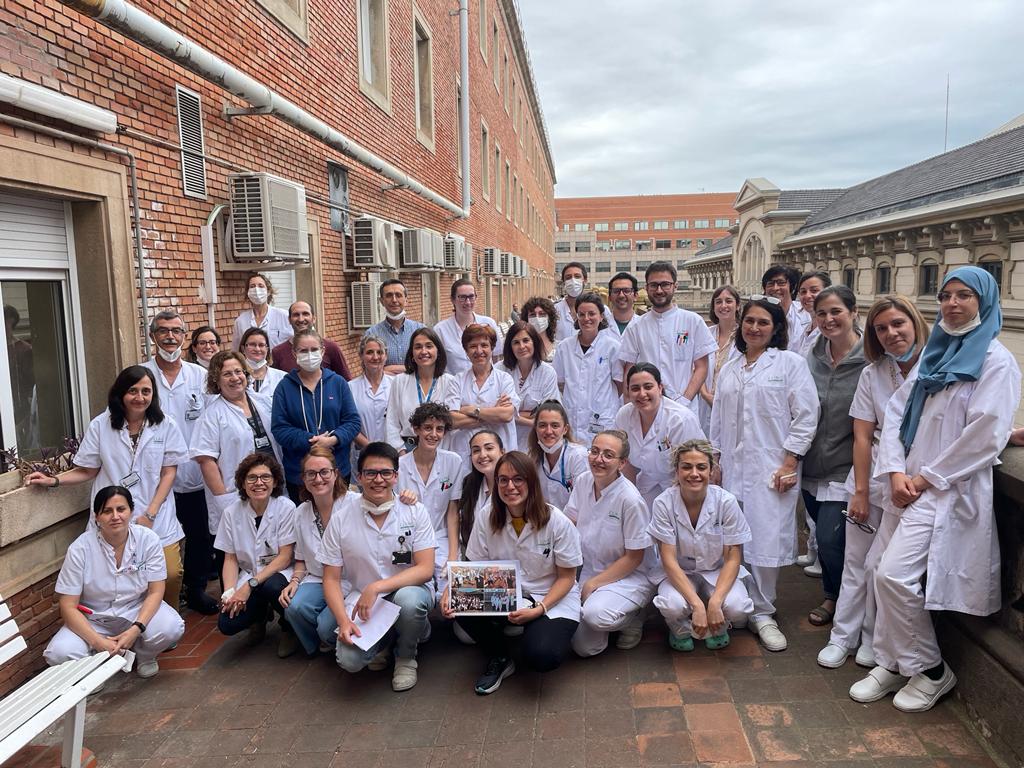 APClinicBCN's tweet photo. Avui han finalitzat la residència en @JoseGuerreroPi1 i la #RosannaBishop. Com vosaltres mateixos heu dit, han estat 4 anys intensos, en els que hem tingut el plaer de treballar plegats. No és un "adéu" sinó un "fins molt aviat"!! Molta sort!!! https://t.co/kFqAoA9cGc