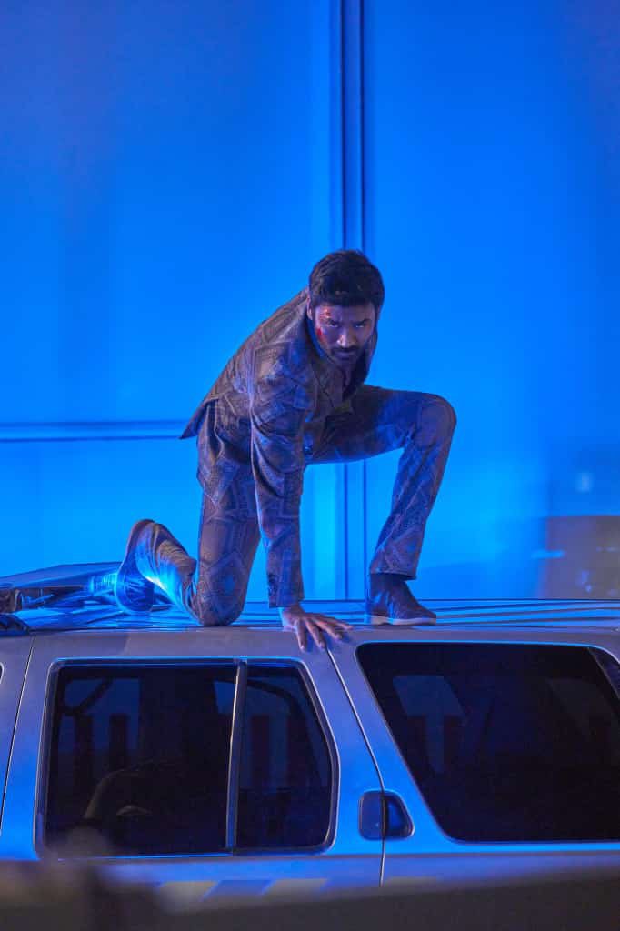 Abimanyuu18's tweet photo. Look at thz frame, I think this one is the fight sequences of @dhanushkraja 🔥

As well as 1st look poster police car is there in the frame 🤯💥 #TheGrayMan #LethalForce #TeamGrayMan #TeamGosling #TeamLloyd https://t.co/O8TAJpQ8P9
