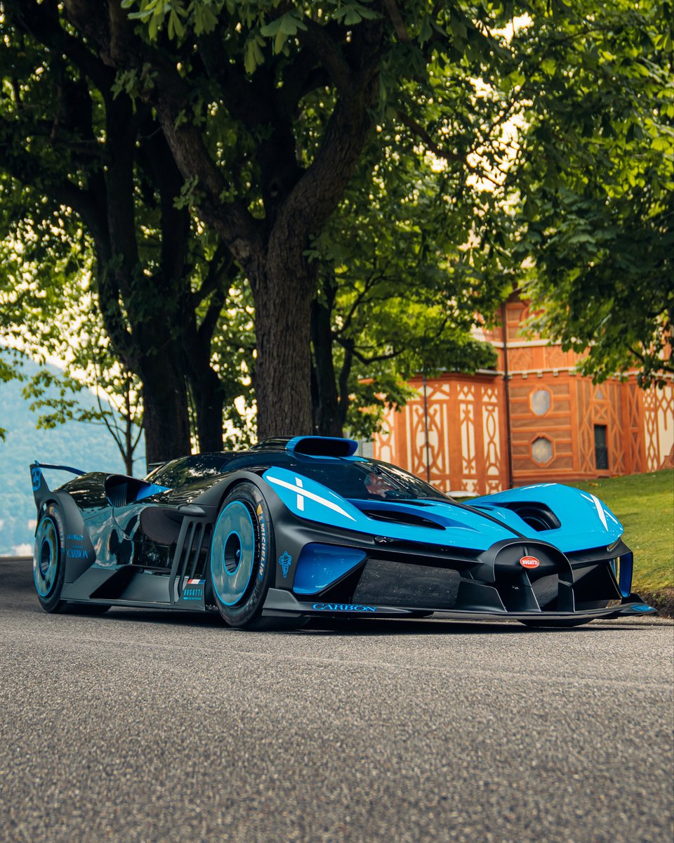Bugatti's tweet photo. Award-winning, pure, and uncompromised design. The BOLIDE is the proud recipient of the “Concorso d’Eleganza Design Award” in the “Concept Cars and Prototypes” class at this year’s #ConcorsodEleganza_VdE.

#BUGATTI #Bolide #ConcorsodEleganzaVilladEste https://t.co/jpLUdYhhxG
