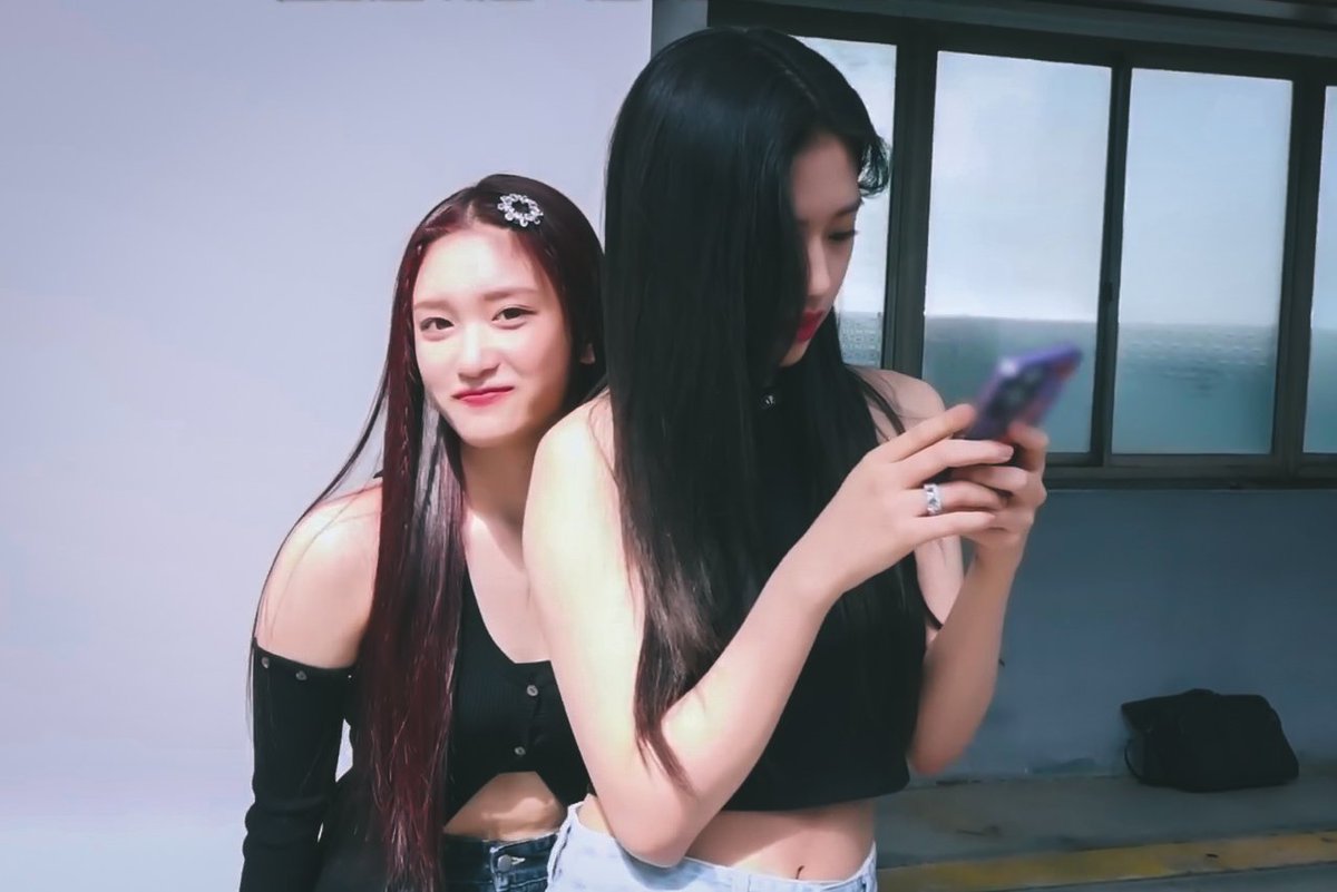 리막즈 cute~🐶🐯
#아이브 #IVE #이서 #LEESEO
#안유진 #유진 #ANYUJIN #YUJIN