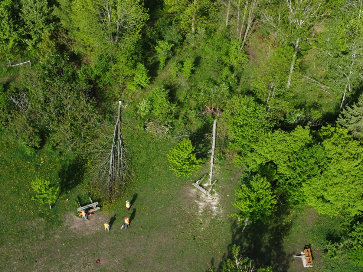 The off leash dog park and Escarpment Loop have reopened at Ken Reid Conservation Area. 
ALL OTHER TRAILS REMAIN CLOSED AT THIS TIME while staff  continue working to down dangerous trees and clear debris.

<a href="/conont/">Conservation Ontario</a> <a href="/kawarthalakes/">Kawartha Lakes</a>