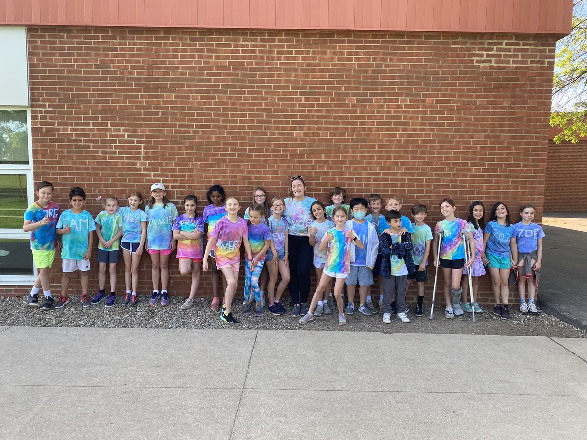 SnyderInThird's tweet photo. today has already been the funnest day EVER! #TieDyeTeam 🥰 https://t.co/H6Bx8HFyY0
