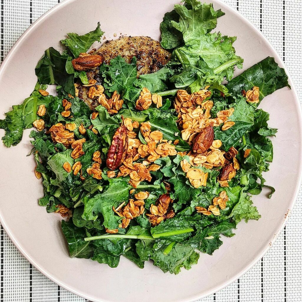 friedbeef's tweet image. Chicken Kale salad with nuts. Deliciously healthy! #4HourBody instagr.am/p/Cd8Vy-ipiOU/