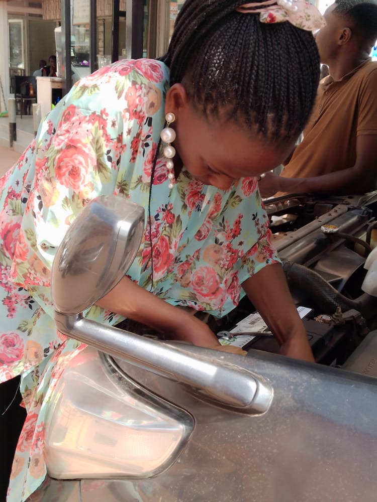 ninsiima_emilly's tweet photo. My Tuesday Evening didn't disappoint😍😍. V8 getting a new baby Battery #DiscoverMixtech from Korea. Size DIN88, CCA 900. For support and delivery call +256754164744 or +256770845110
located in Ntinda on former Tuskys building's behind parking yard. https://t.co/GagvWi0rGJ