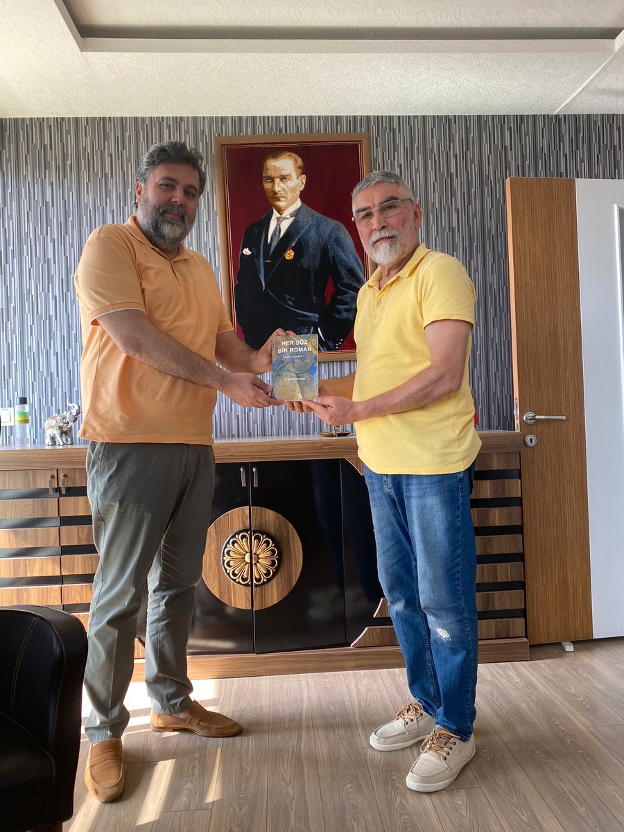 demokratiskndrn's tweet photo. KİTABIM ÖNAL'DA 
Yeni kitabım HER SÖZ BİR ROMAN'ı, Hatay Barosu Avukatlarından, İskenderun'da CHP'den Belediye Başkan adaylığı çalışması yapan Cihan Önal'a imzalı olarak takdim ettim. https://t.co/zO17WEH49i