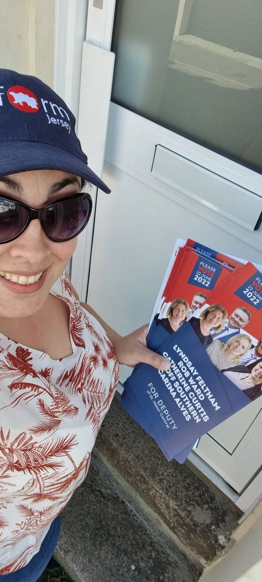 DeputyAlves's tweet photo. Beautiful day to be out leafleting !
@deputyrobward @lyndsayfeltham
@Catwuk_Curtis
@ReformJersey
#VoteForTheTeam
#OnlyReformJersey
#JerseyElection22 https://t.co/eeC98ekNNU