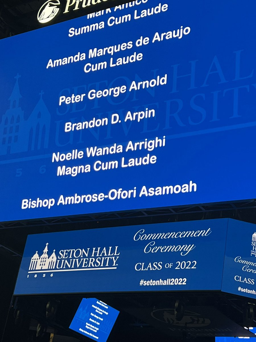 gina_arpin's tweet photo. #SetonHall2022   Congratulations Brandon. Very proud. Love Mom, Dad and Rianna https://t.co/8DUqtRUig1