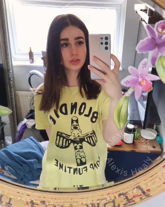 blondie https://t.co/6RPvxxSyit