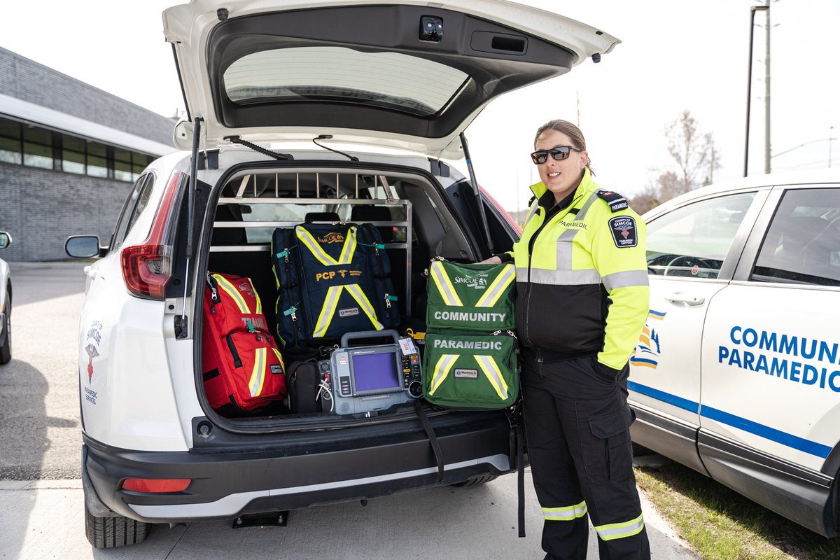 simcoecounty's tweet photo. #DYK @simcoecountyPS front-line #paramedics must apply for &amp; attend a 14-week training program before becoming a #CommunityParamedic? There are currently 18 Community Paramedics caring for residents across #SimcoeCounty. https://t.co/43Ue6kBd4f
#PSWeek2022 #FacesOfParamedicine https://t.co/jsKMCva35O