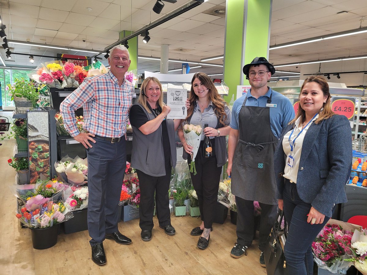 YanelaJackson's tweet photo. I had a great time visiting stores in Norwich with @MarkWal80246378 talking all things around online services. #Greatteam #greatengagement
@C1____conway @butt_hazzzy @jonabottomley @simondryell @KateGraham03 https://t.co/hNDofVigAn