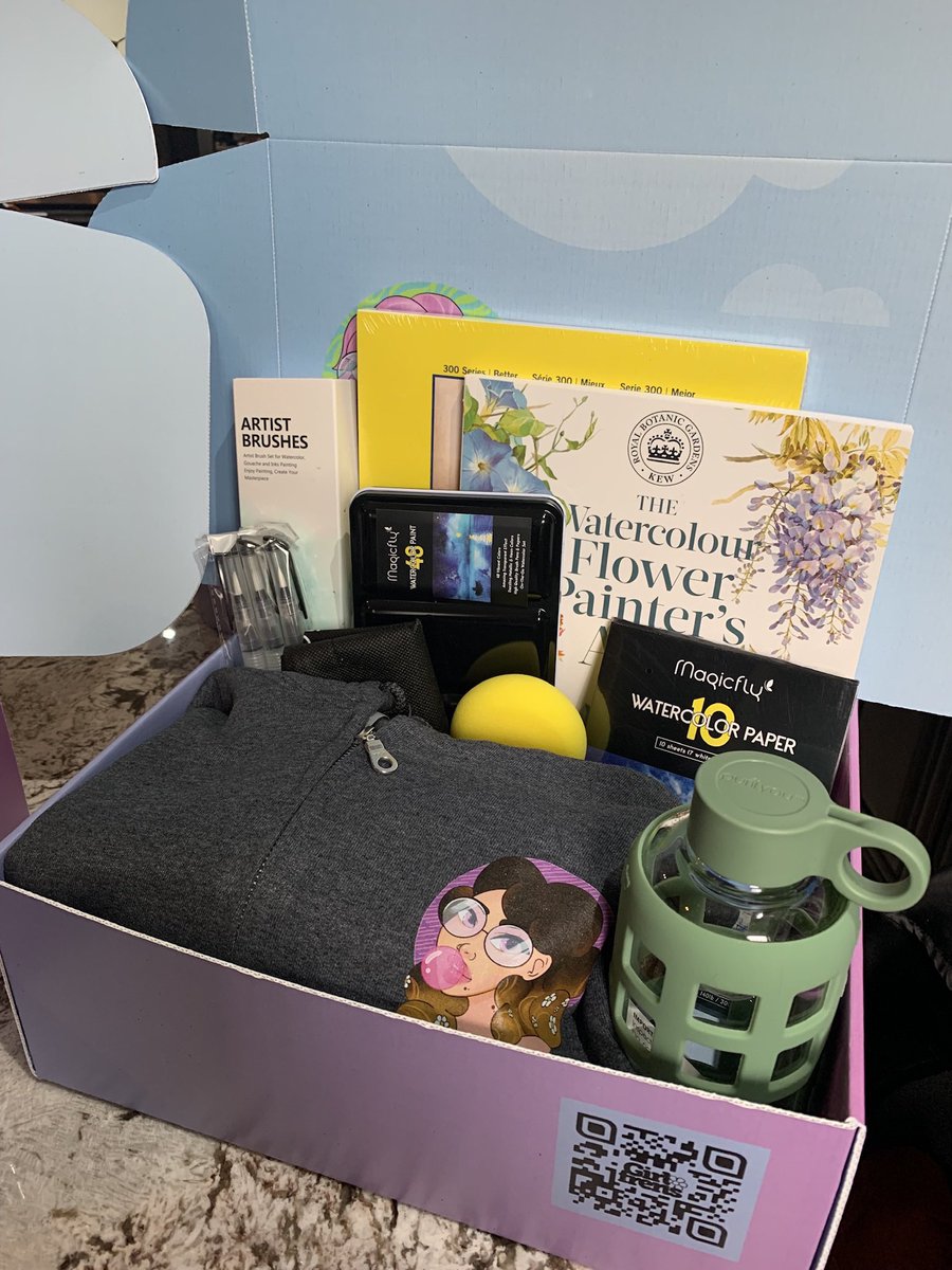 One of our latest care packages is going international! 🌎 when we heard a family member of one of our community members was in cancer treatment we jumped at the opportunity to send one. We hope they love it 💘