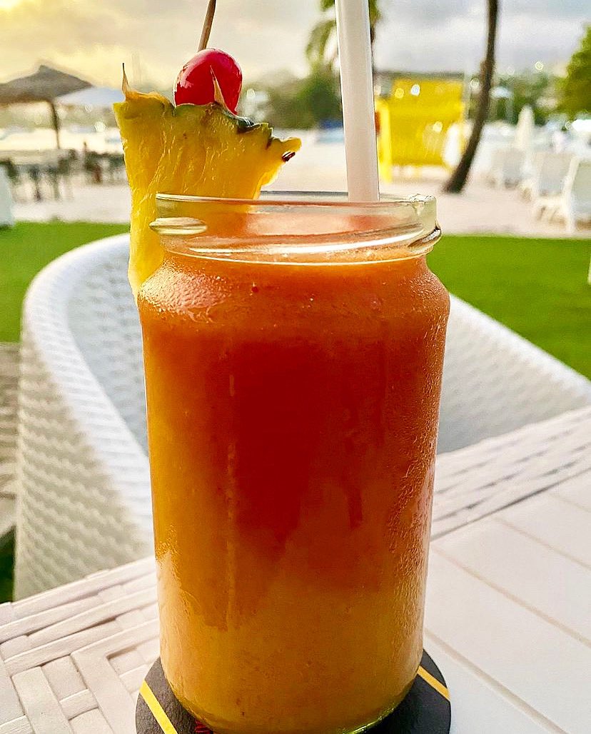 CoconutGroveSVG's tweet photo. This weekend’s forecast? 99% chance of cocktails and blended fruit punches! 😋🍹

Nice 📸 capture by @jamalijack https://t.co/v8k3bjuUsT