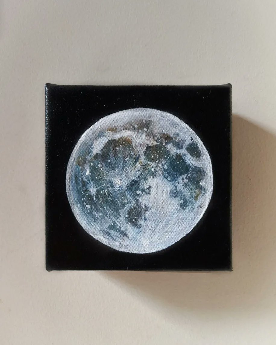 zifnaaa's tweet photo. tiny full moon painting 🌕

size: 10x10 cm
price: MVR399 https://t.co/i3n3oamrH3
